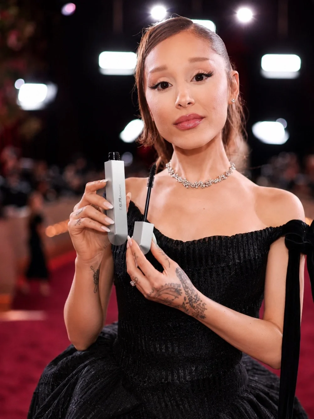 r.e.m beauty Flourishing Volumizing Mascara